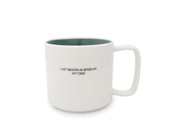 Hvit kopp: Livet består av øyeblikk - nyt dem