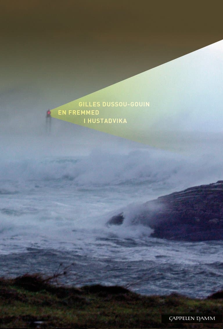 Omslag En fremmed i Hustadvika av Gilles Dossou-Gouin (Heftet)