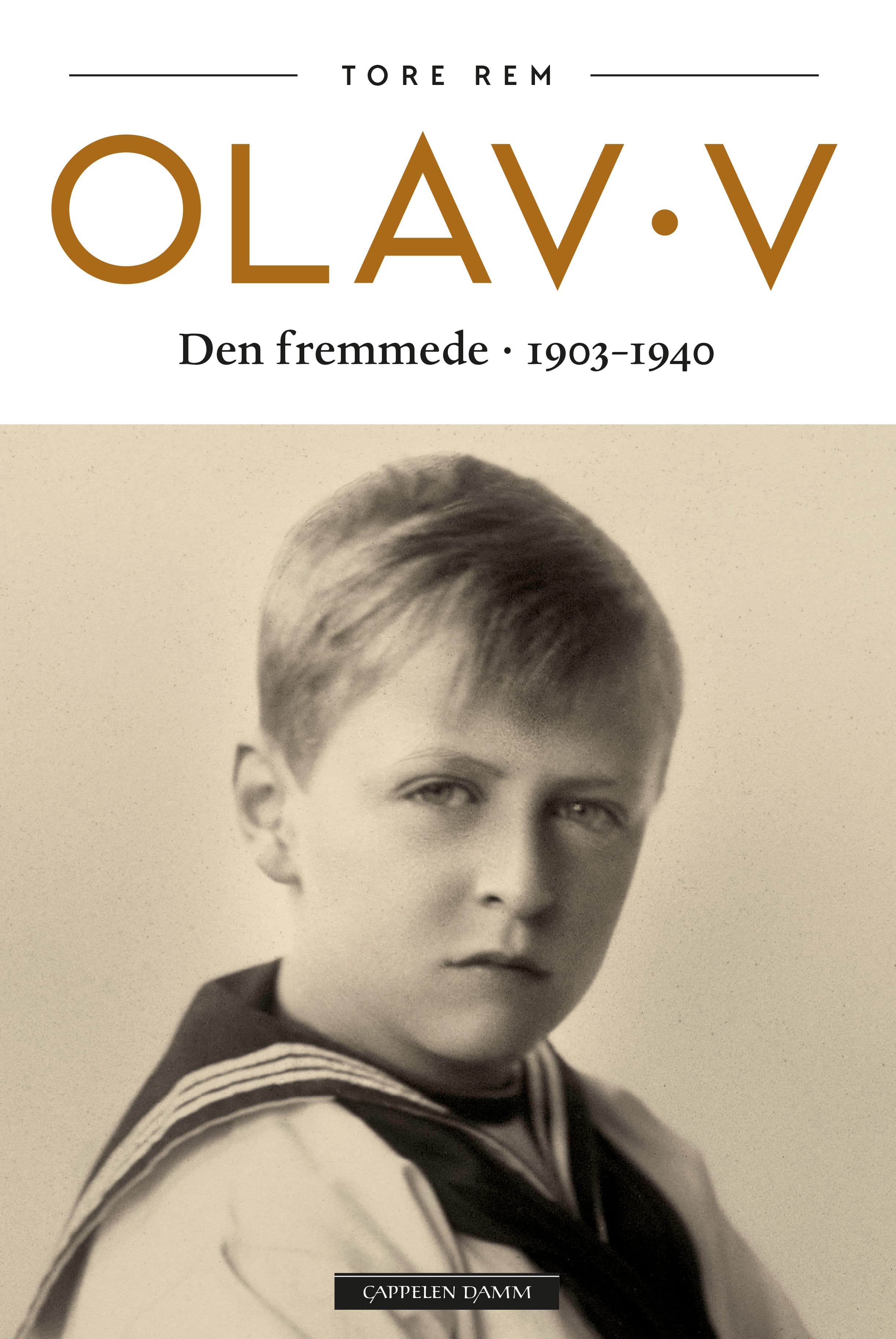 Omslag Olav V - Den fremmede. 1903-1940 av Tore Rem (Heftet)